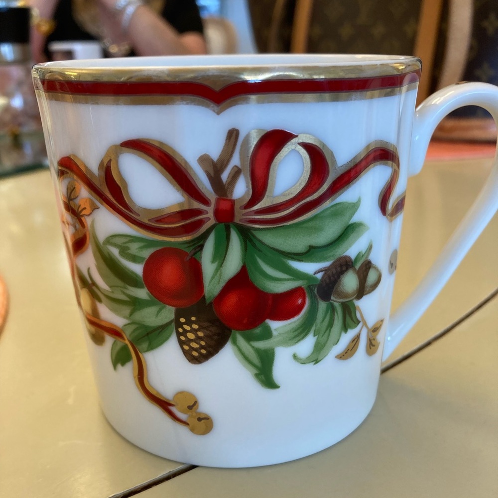 AuthenticTiffany and co. Christmas coffee mugs set off four